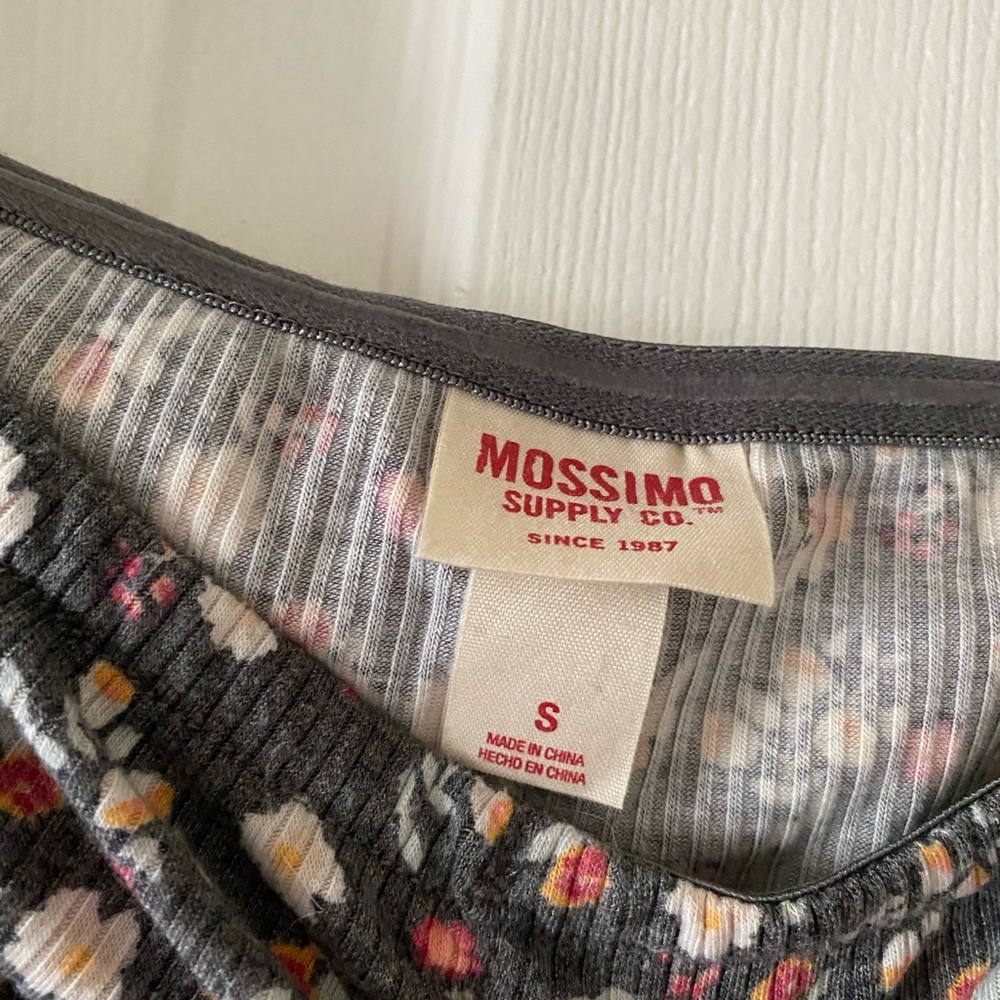 Mossimo top! - Picture 3 of 3